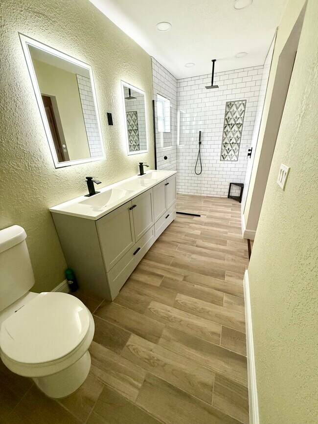 Building Photo - 4427 Tuna Dr