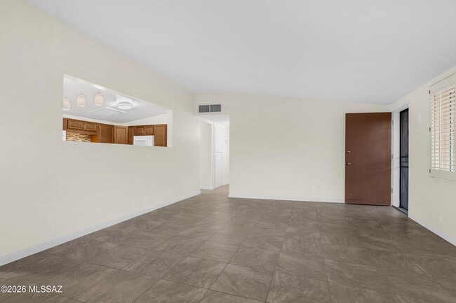 Building Photo - 5819 E Rosewood St