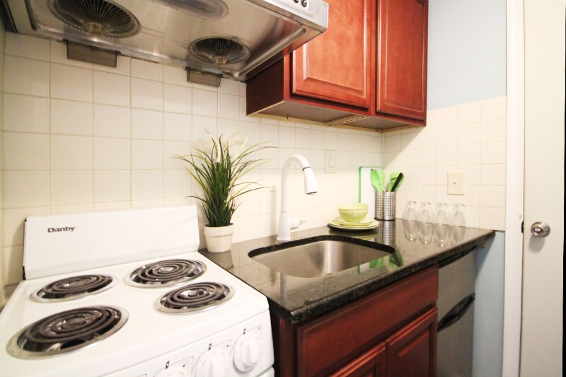 Building Photo - 4417 Sansom St