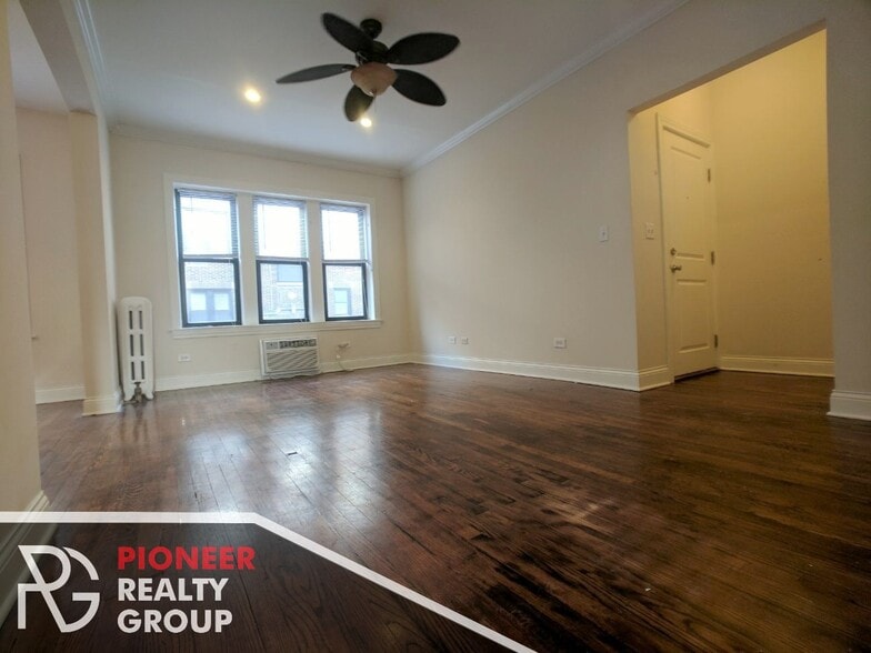 Building Photo - 736 W Addison St