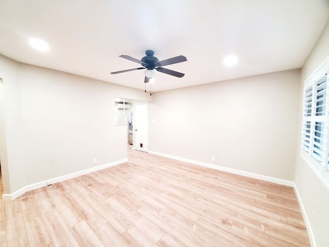 Building Photo - 2 bedroom home with garage, solar power, A...