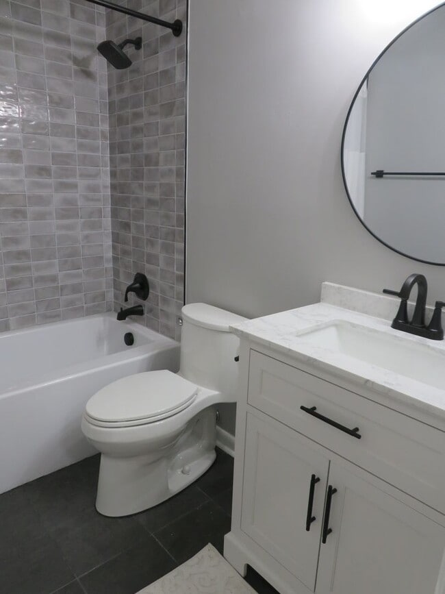 Building Photo - Woodmere Pointe Condominium-Petersburg