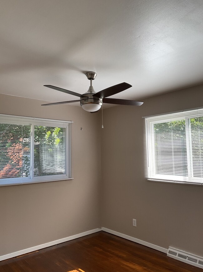 Building Photo - 1060 Brookcrest Dr