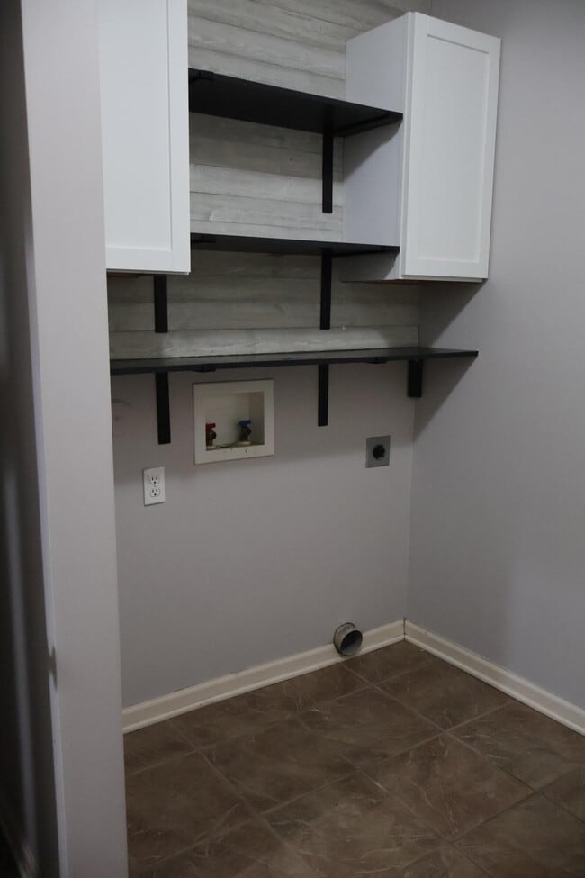 Building Photo - 5806 Freeport Way