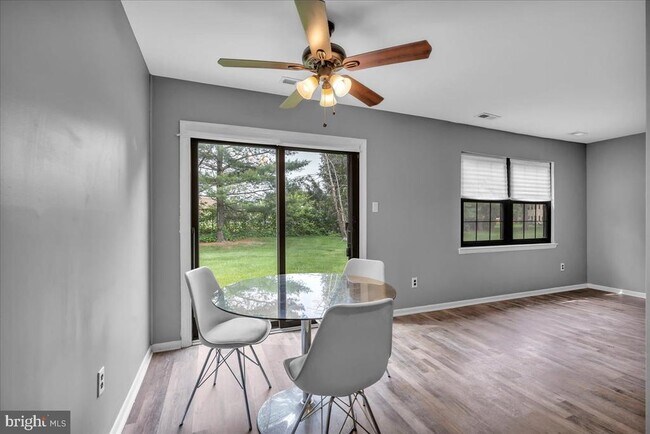 Building Photo - 422B Willow Turn