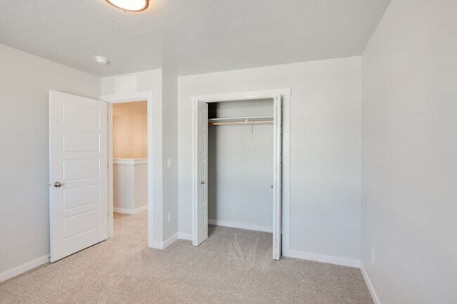 Building Photo - 322 S Echo Cyn Ave