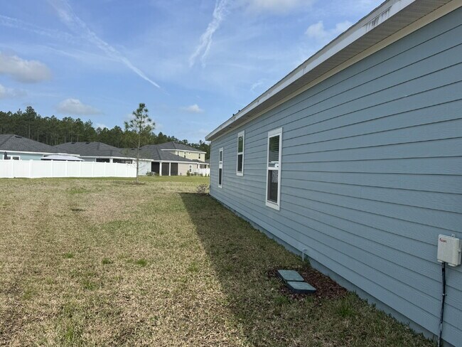 Building Photo - "Spacious 4-Bed Oasis with Granite Finishes & Guest Suite in Jacksonville!"