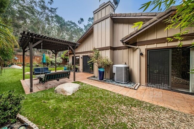 Building Photo - 2898 Woodridge Cir