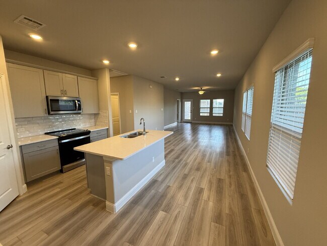 Building Photo - 3215 Sedge Grass Dr