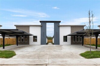 Building Photo - 14 S Links Dr