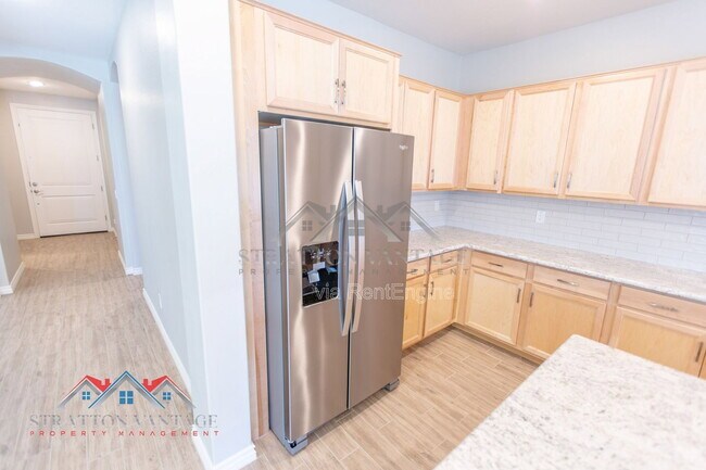 Building Photo - 15243 W Latham St