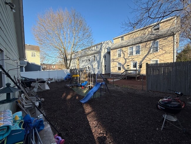 Building Photo - 76 Fowle St