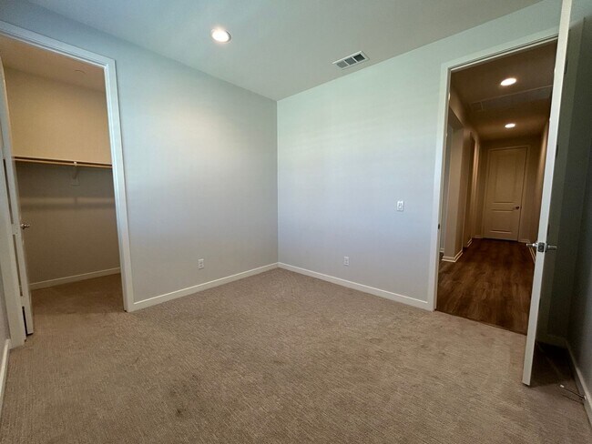 Building Photo - 28343 Harvest Gold Ct