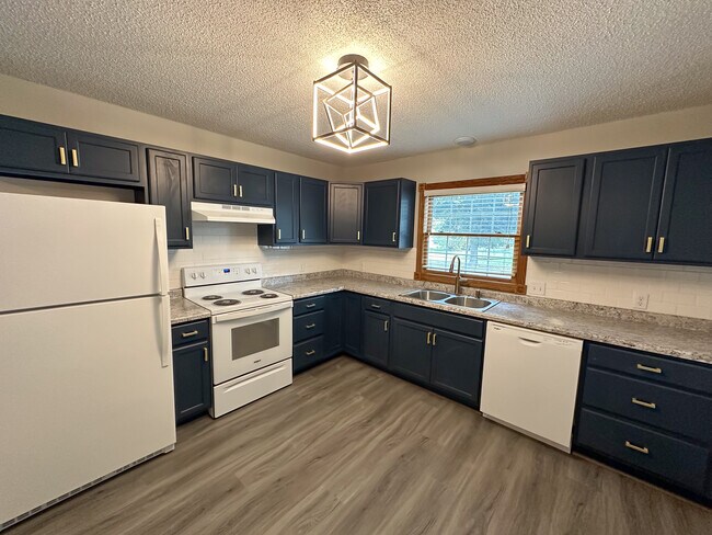 Building Photo - 1208 Baker Ave