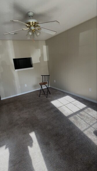 Building Photo - 867 S Brett St