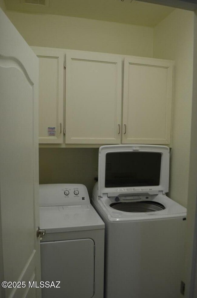 Building Photo - 942 S Suncove Dr