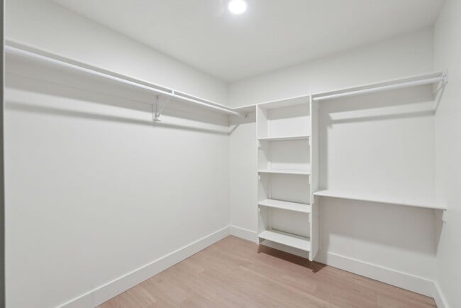 Building Photo - Stunning Single Family Home In Beautiful N...