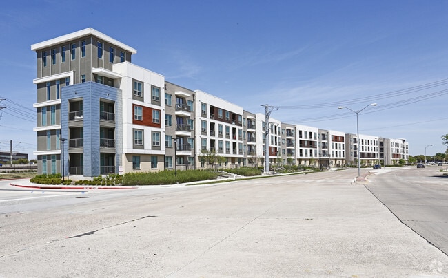 Building Photo - The Mallory Eastside