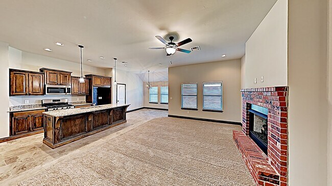 Building Photo - Beautiful 4 Bedroom Home in Mustang Schools!