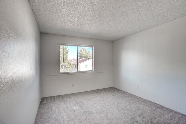 Building Photo - $1,725 - 2 Bed, 2 Bath Condo in Denver wit...