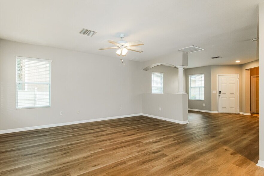 Building Photo - 10138 Perthshire Cir