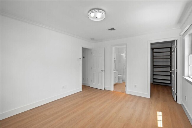 Building Photo - Lakeside Drive HOA
