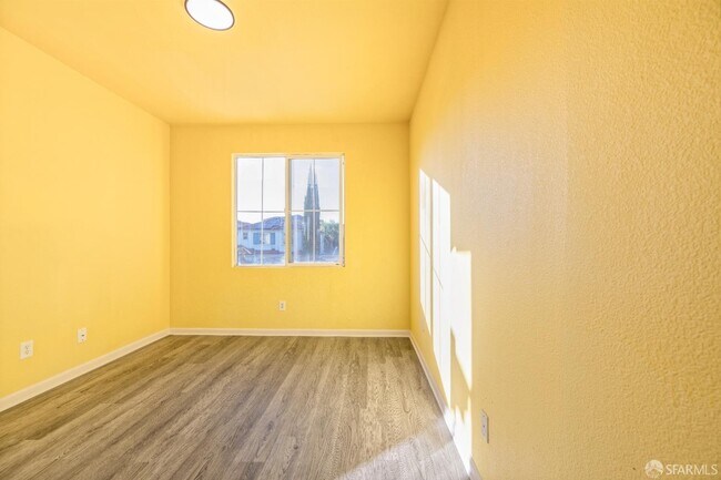 Building Photo - 5476 Summerfield Dr