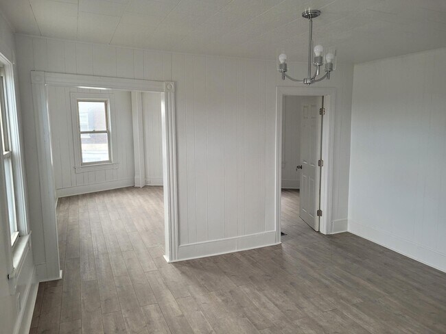 Building Photo - 366 North St