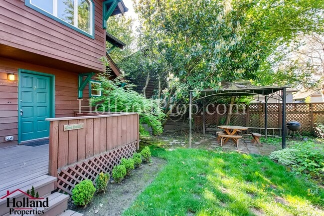 Building Photo - Charming 2 Bed Forest Grove Apartment at a GREAT PRICE Waiting For You!!!