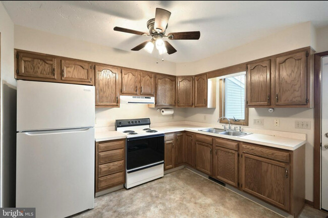 Kitchen - 10 Colonial Dr