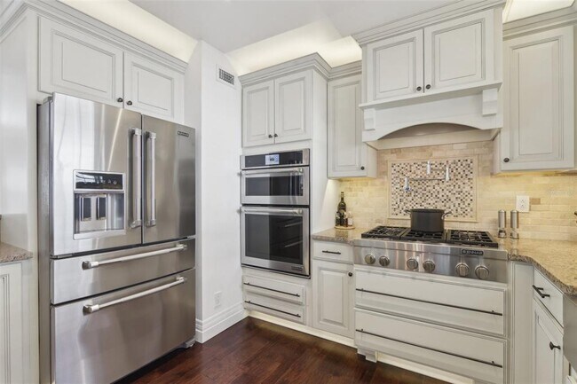 Building Photo - 157 9th Ave N