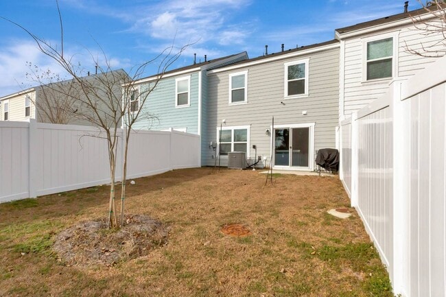 Building Photo - Townes at Merrimack