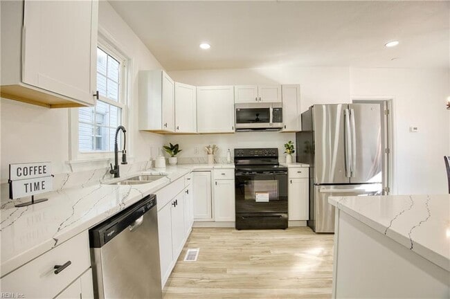 Building Photo - 910 Rugby St