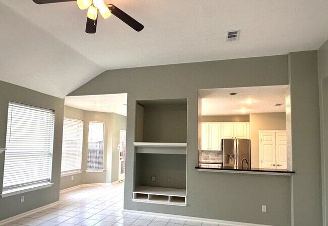 Building Photo - 8739 Saratoga Dr