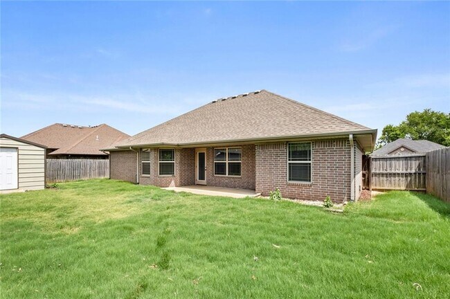 Building Photo - 1604 W Stratton Dr