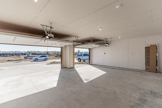 Building Photo - 5846 James Dr W