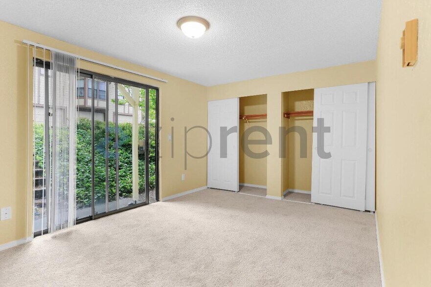 Building Photo - Unit A