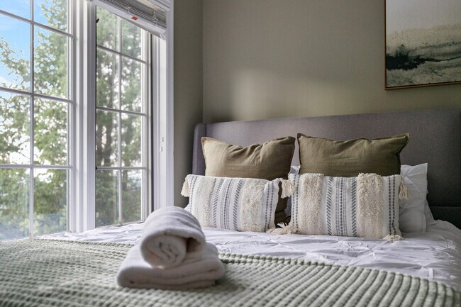 Building Photo - 321 Museum Village Rd