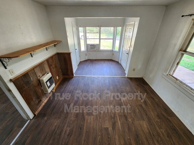 Building Photo - 404 S Carey
