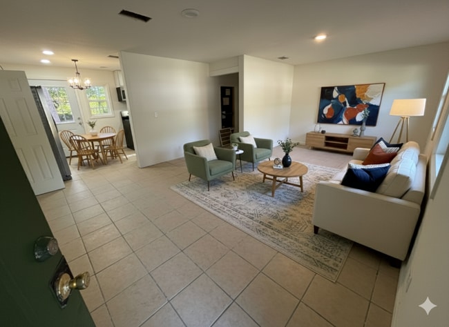 Building Photo - 2404 Spurgeon St