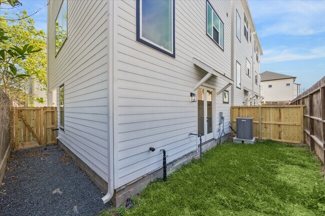 Building Photo - 9426 Campbell Rd