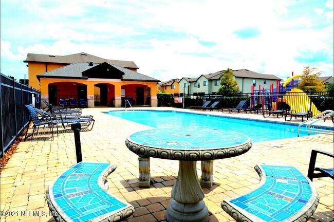 Building Photo - 422 Cabernet Pl
