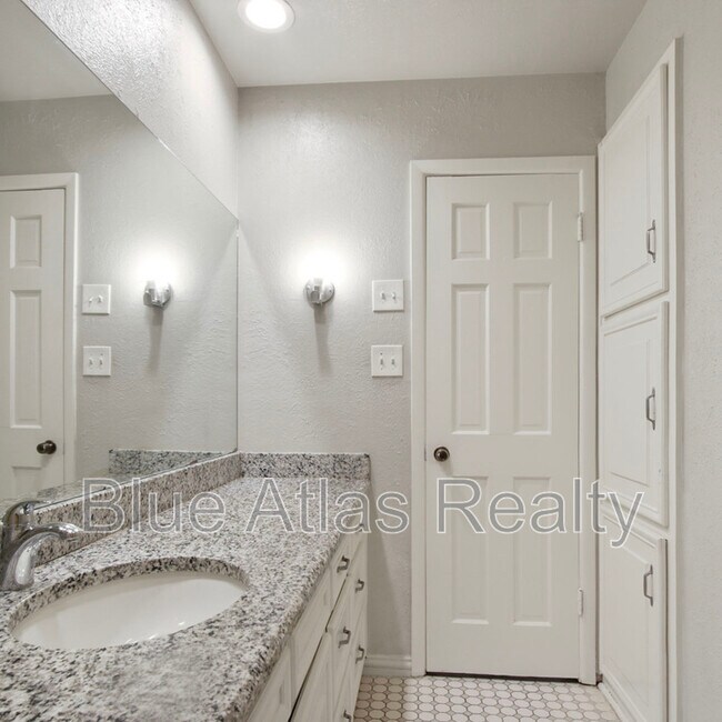 Building Photo - 4439 Altamesa Blvd