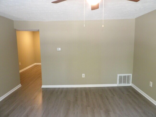 Building Photo - 244 Meadowview Dr
