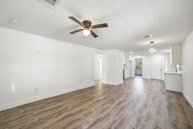 Building Photo - 307 Penick Rd