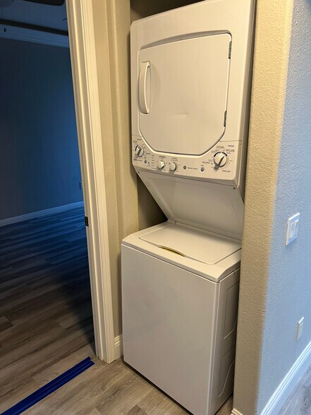 Building Photo - 517 Indian Bluff St