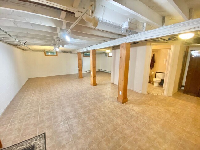 Building Photo - 28 Alder Ln