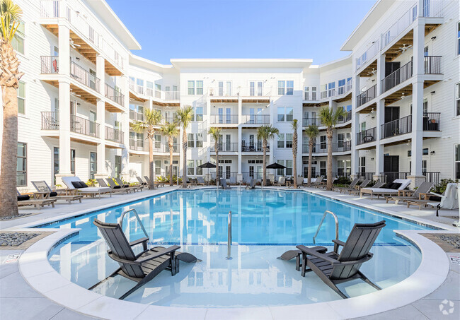 Building Photo - Avalon at James Island