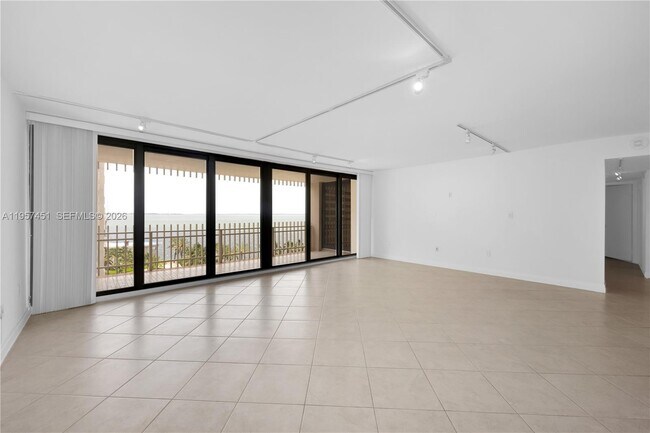 Building Photo - 2 Grove Isle Dr