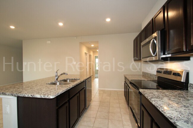 Building Photo - Modern Style Three Bedroom Home